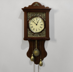 Часы настенные классические с маятником Милан